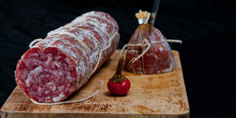 Come riconoscere la qualità di un salame? Ecco la guida per un‘analisi sensoriale